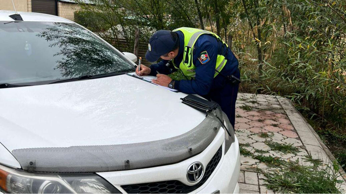 Штрафы у подъезда: как ГАИ находит повод наказать водителей у себя во дворе