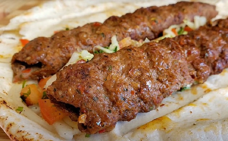 Легендарный кебаб дома: как получить вкус мангала прямо на сковороде