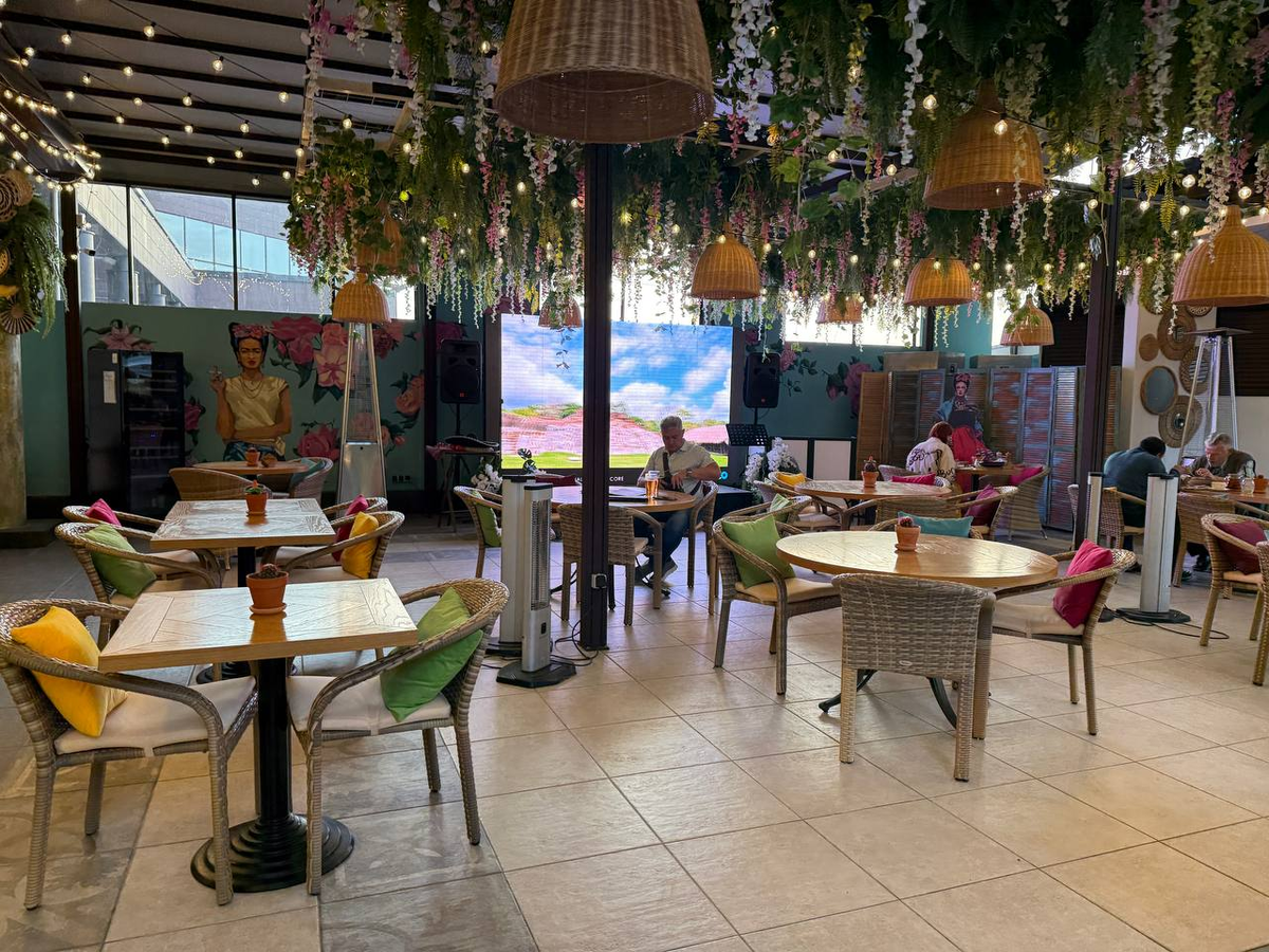 Под навесом