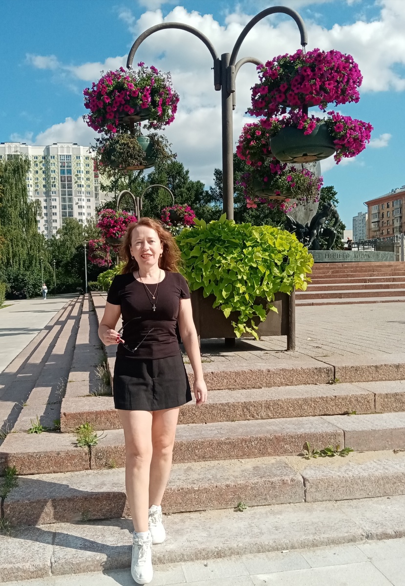 А это я вчера у станции метро "Академическая" собралась ехать на концерт Татьяны Булановой 