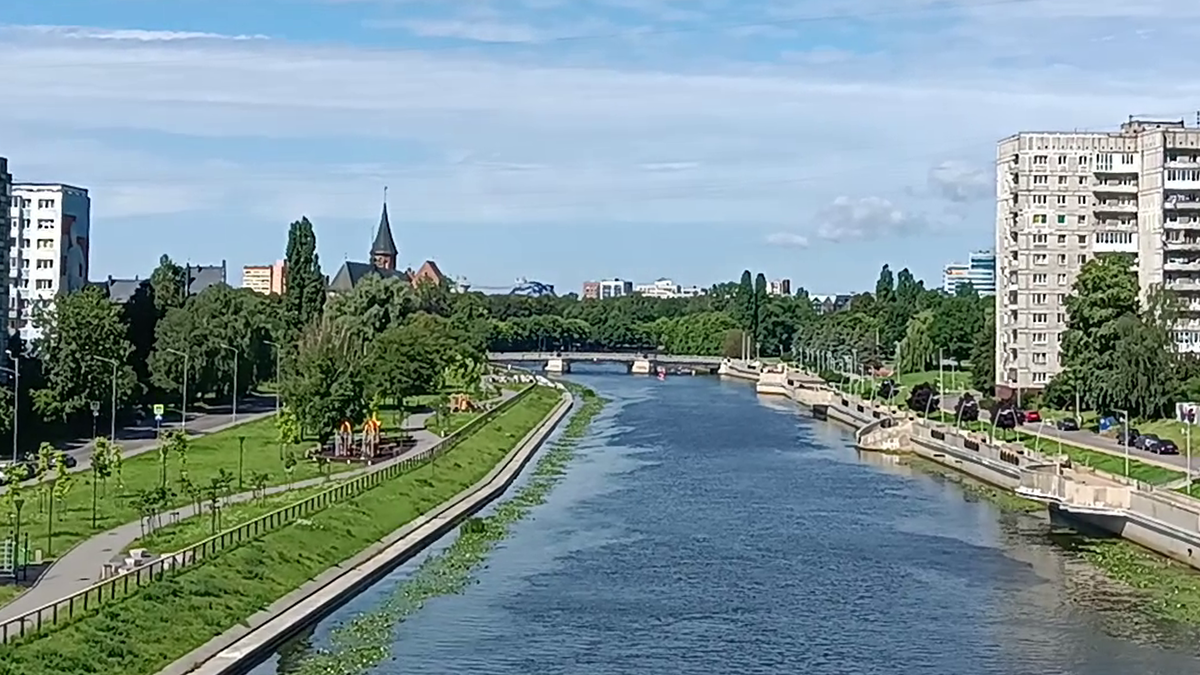 Так Деревянный мост выглядит с набережной генерала Карбышева
