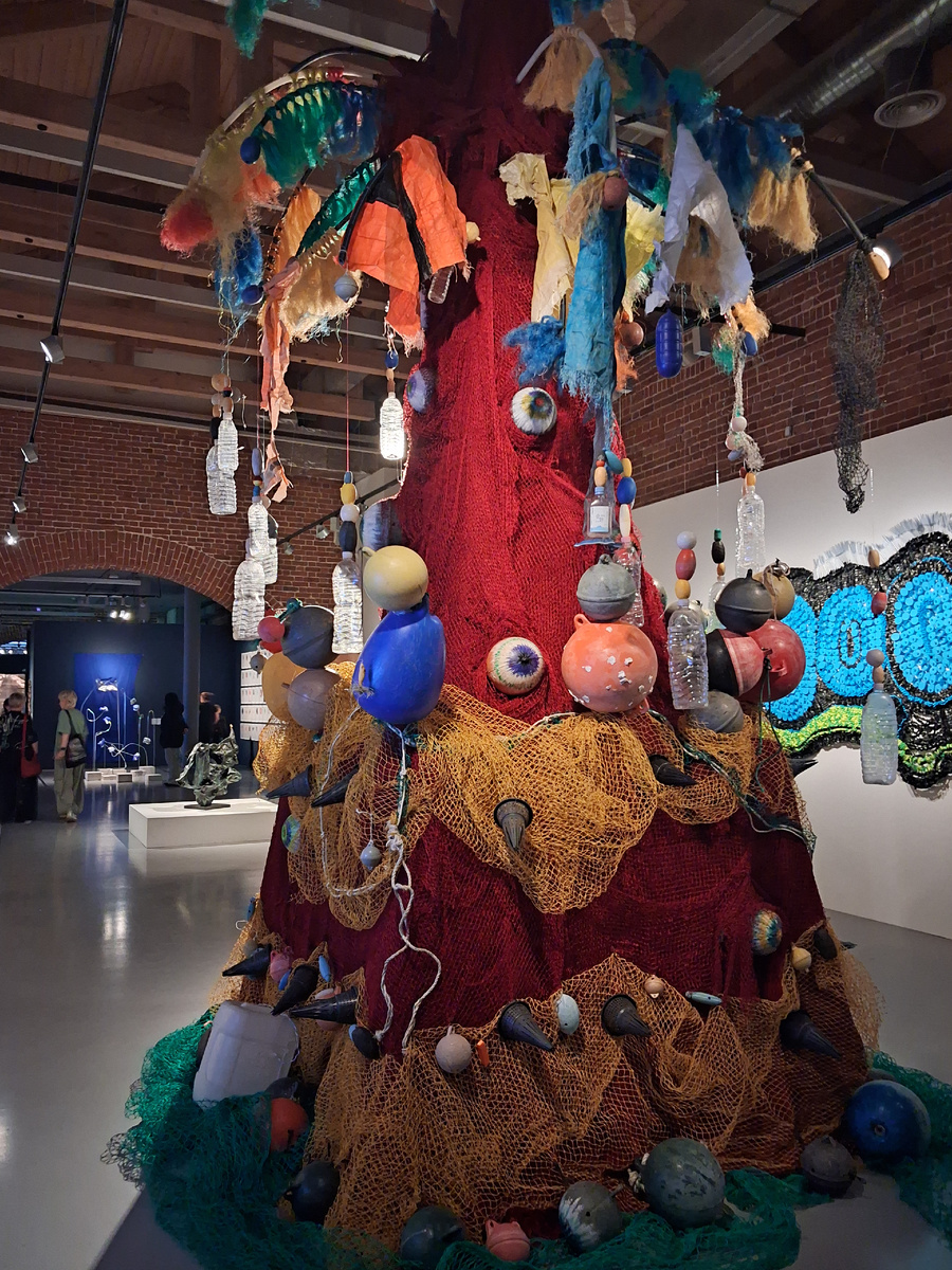 В залах выставки "Земное/Планетарное". Фото автора.