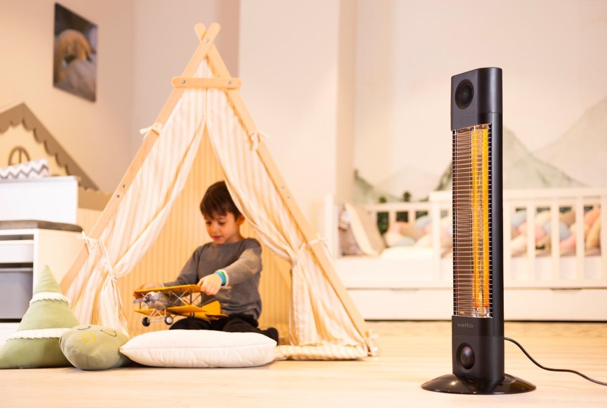 Подобный напольный обогреватель не лучший вариант для маленьких детей