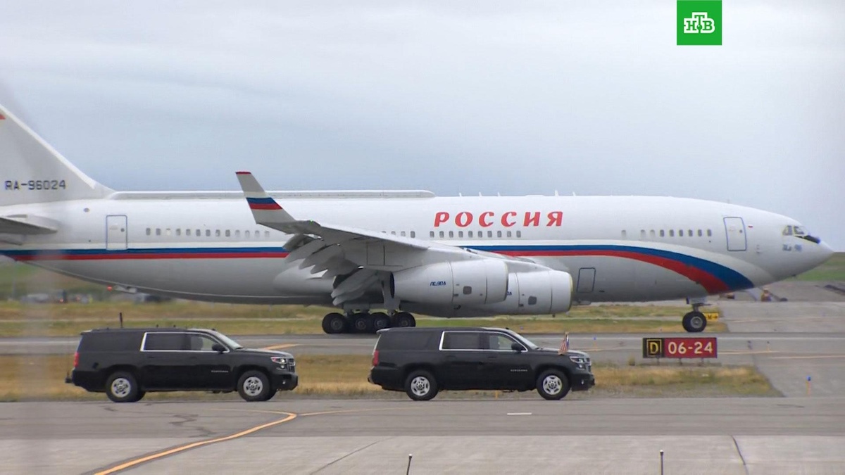    Путин прилетел на Аляску на переговоры с Трампом