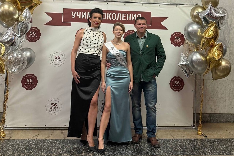 Елена Борщева с мужем Валерием и дочерью-студенткой Мартой. Источник: личная страница героя в соцсети.