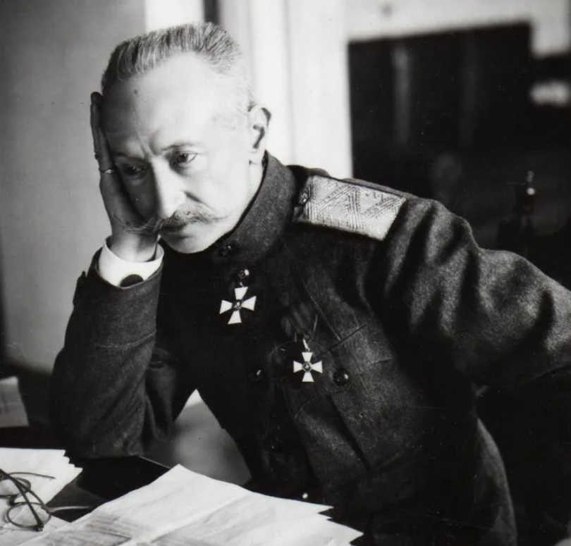 А.А.Брусилов (1854-1926). Источник - https://in.pinterest.com/pin/general-alexei-brusilov-one-of-the-first-proposed-the-formation-of-womens-shock-troops-1917--282389839114942387/