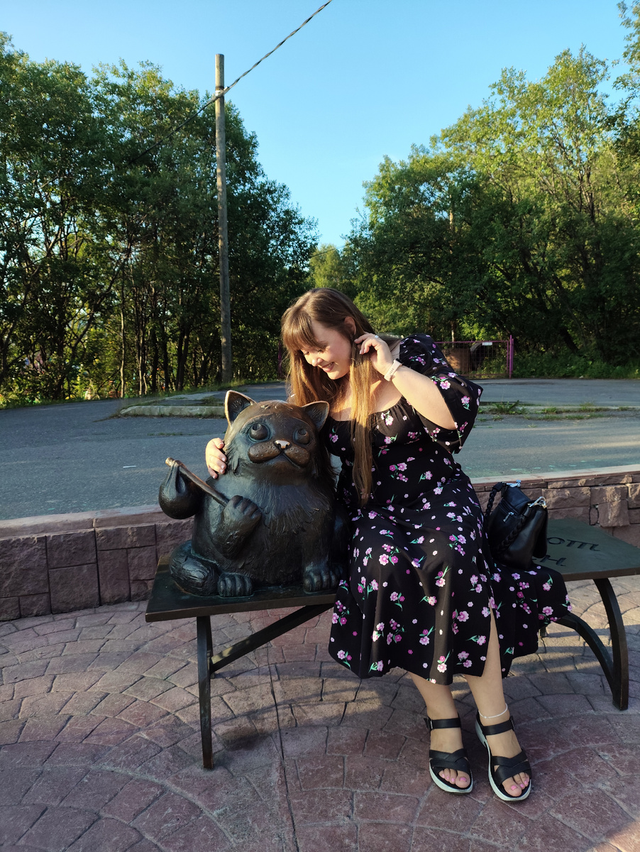 Памятник коту Семёну. 