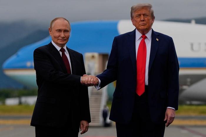 Владимир Путин и Дональд Трамп. Обложка © ТАСС / AP