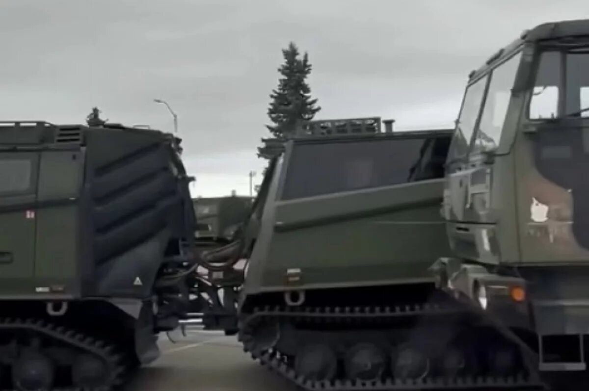    Глава РФПИ Дмитриев показал кадры с американской военной техникой на Аляске