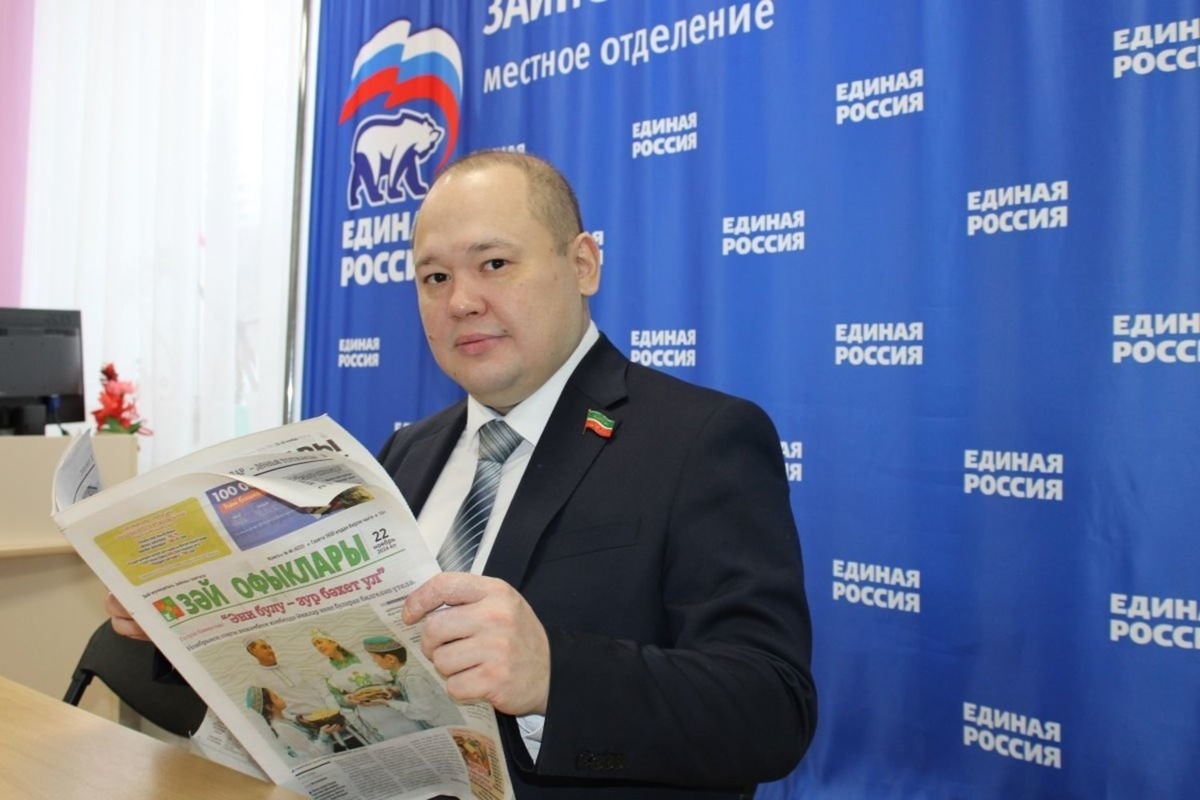    На этой неделе в АО «СМП-Нефтегаз» новый гендиректор, им стал депутат Госсовета РТ Рияз Комаров — сын владельца холдинга Фоата Комарова. взято с сайта tatarstan.er.ru