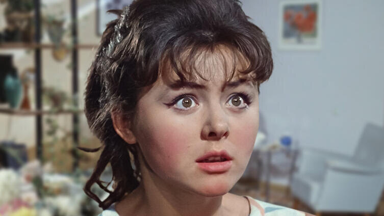    Наталья Селезнева Кадр из фильма «Операция „Ы“ и другие приключения Шурика», киностудия «Мосфильм», 1965 г.