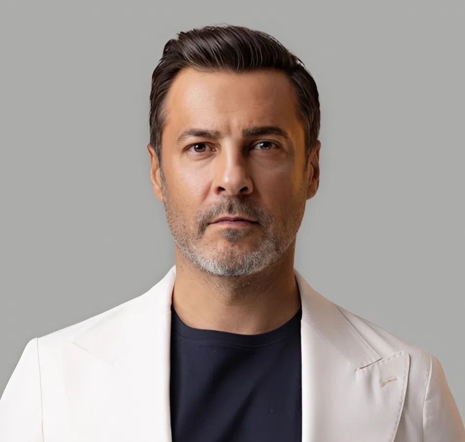 Барыш Кылыч играет роль харизматичного и успешного Омера. ShowTV.