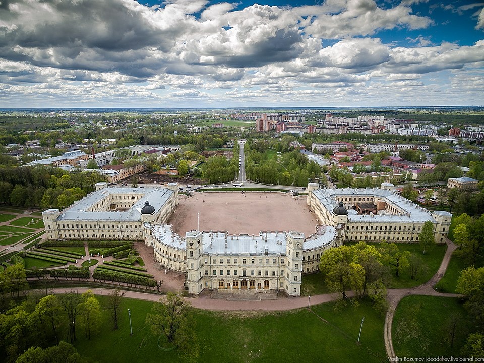 https://ru.wikipedia.org/wiki/Гатчина
