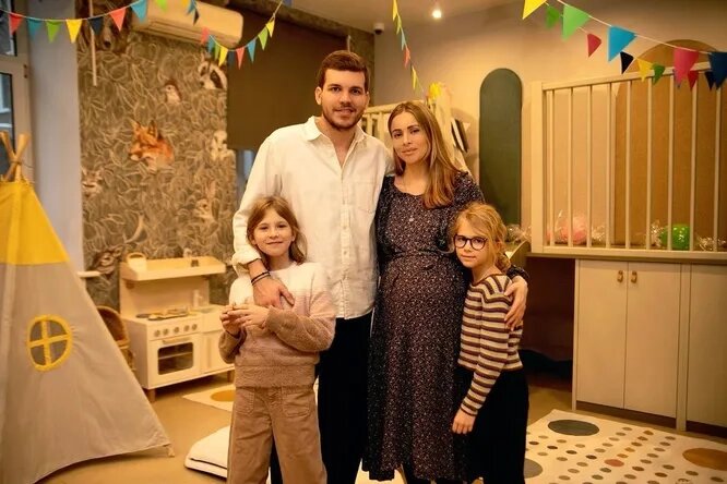    Тата Мамиашвили с мужем и дочерьми от первого брака. Фото: соцсети