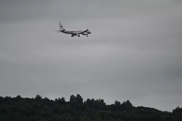 Самолет с президентом России приземляется на объединенной базе Элмендорф-Ричардсон © Getty Images / Fatih Aktas/Anadolu via Getty Images
