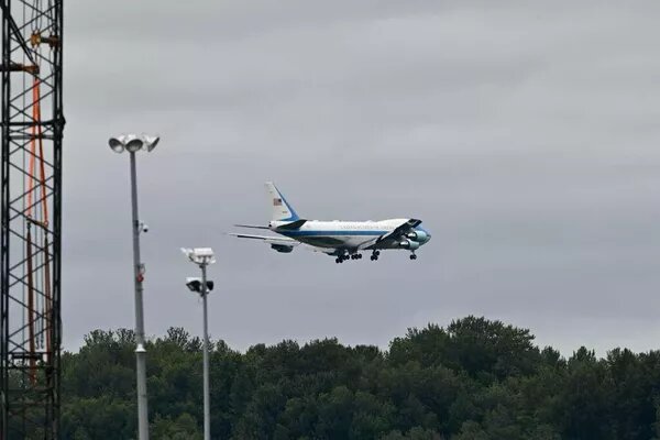Самолет с президентом России приземляется на объединенной базе Элмендорф-Ричардсон © Getty Images / Fatih Aktas/Anadolu via Getty Images