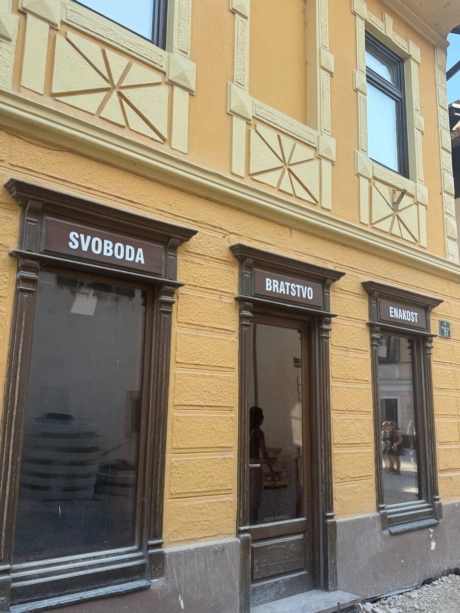 Лозунги и свободе и независимости в Любляне