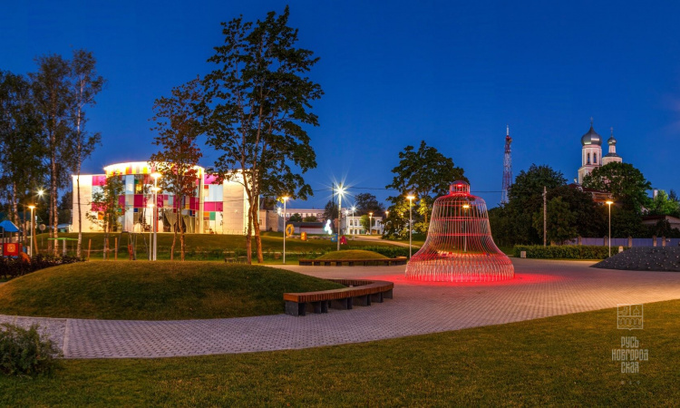 https://novgorod.travel/guides/aktivnyy-otdykh/polyana-skazok-valday/