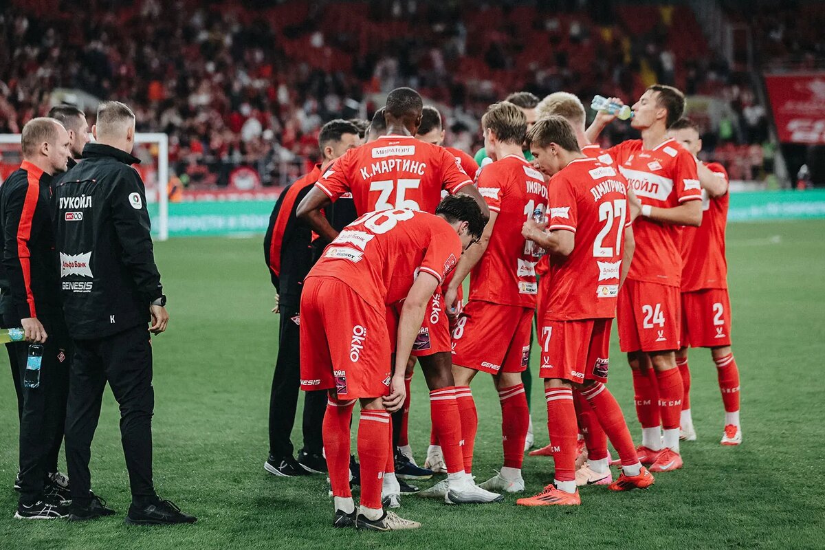 Футболисты "Спартака" перед серией пенальти в матче с махачкалинским "Динамо". Фото ФК Спартак