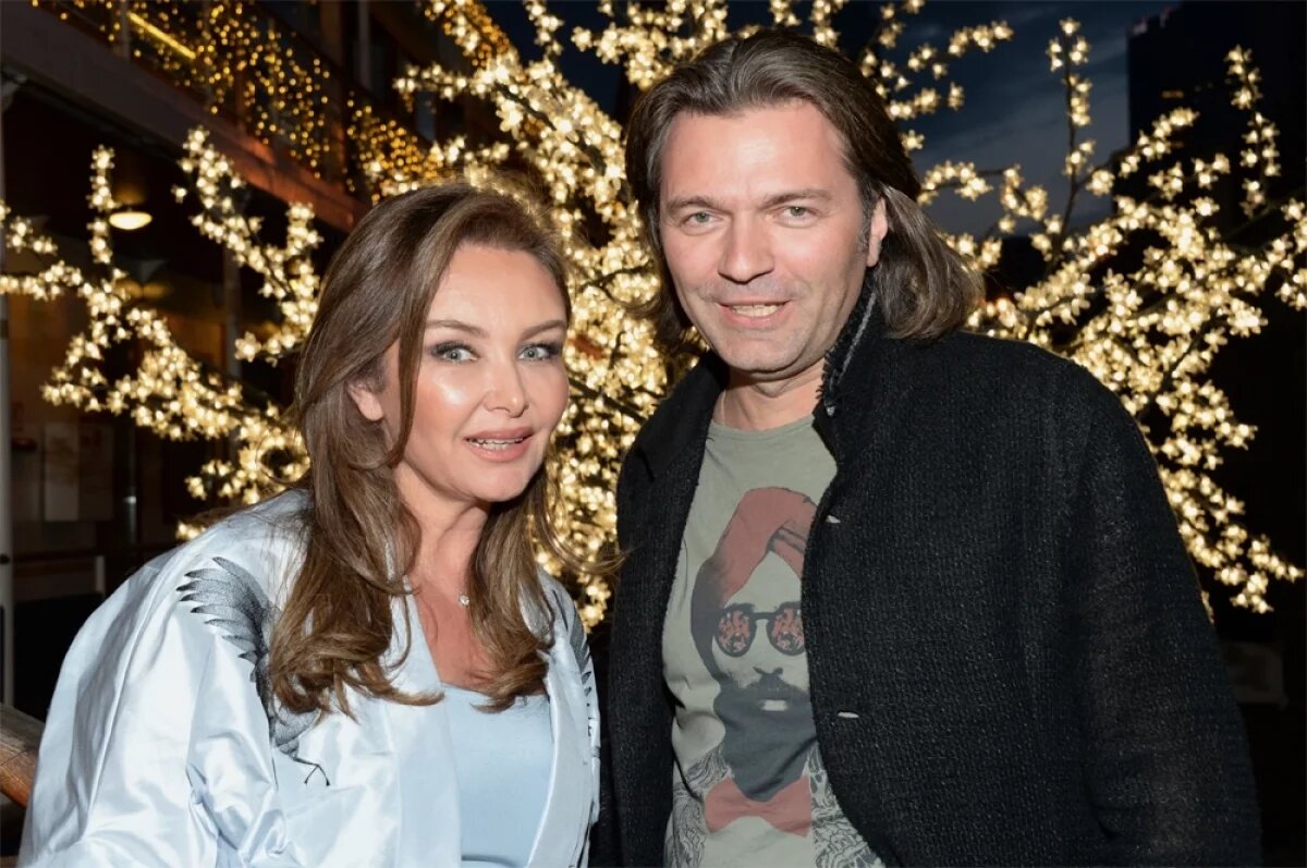    Семь лет Дмитрий Маликов и Елена Изаксон не оформляли отношения официально. Для них брак был союзом доверия, а не формальностью