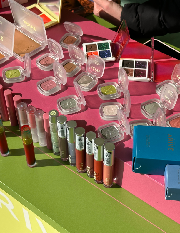    Тревел-наборы [comfort zone] и фирменный цвет «Золотого Яблока»: что нового в коллекциях бьюти-брендов (фото 3)