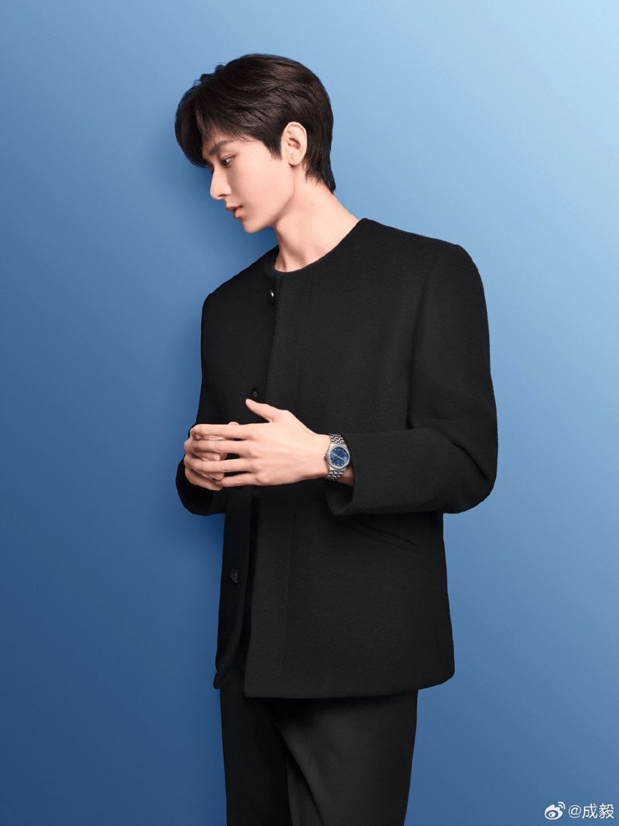 Чэн И, рост 181 см. Листайте галерею...