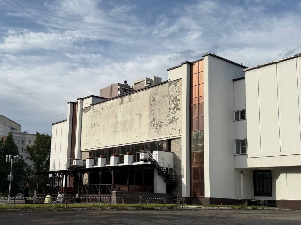    Со здания на Красноармейском, 36 сняли вывеску. Источник: "Подслушано Барнаул"