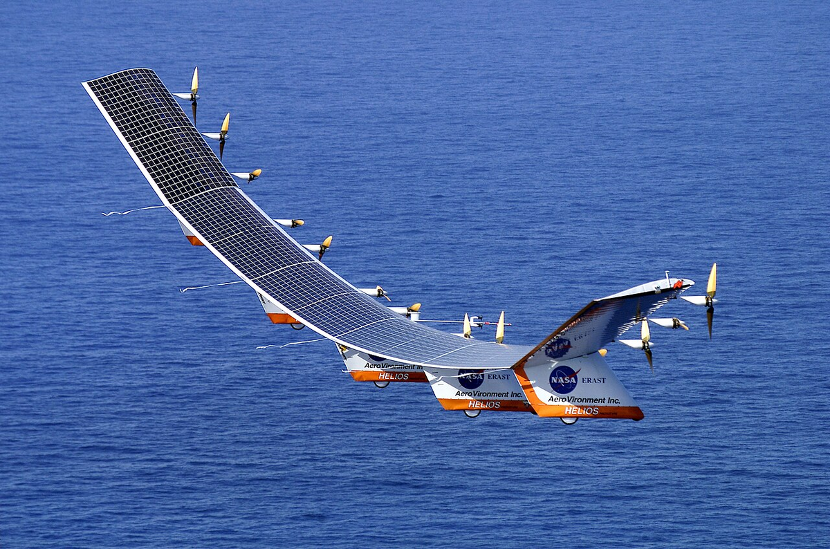 Беспилотный самолёт Helios с фотоэлементами на крыльях