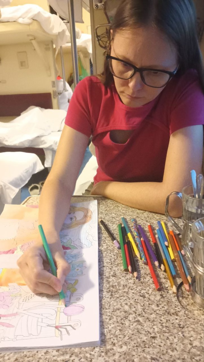 Иногда даже это занятие в поезде становится антистрессом))