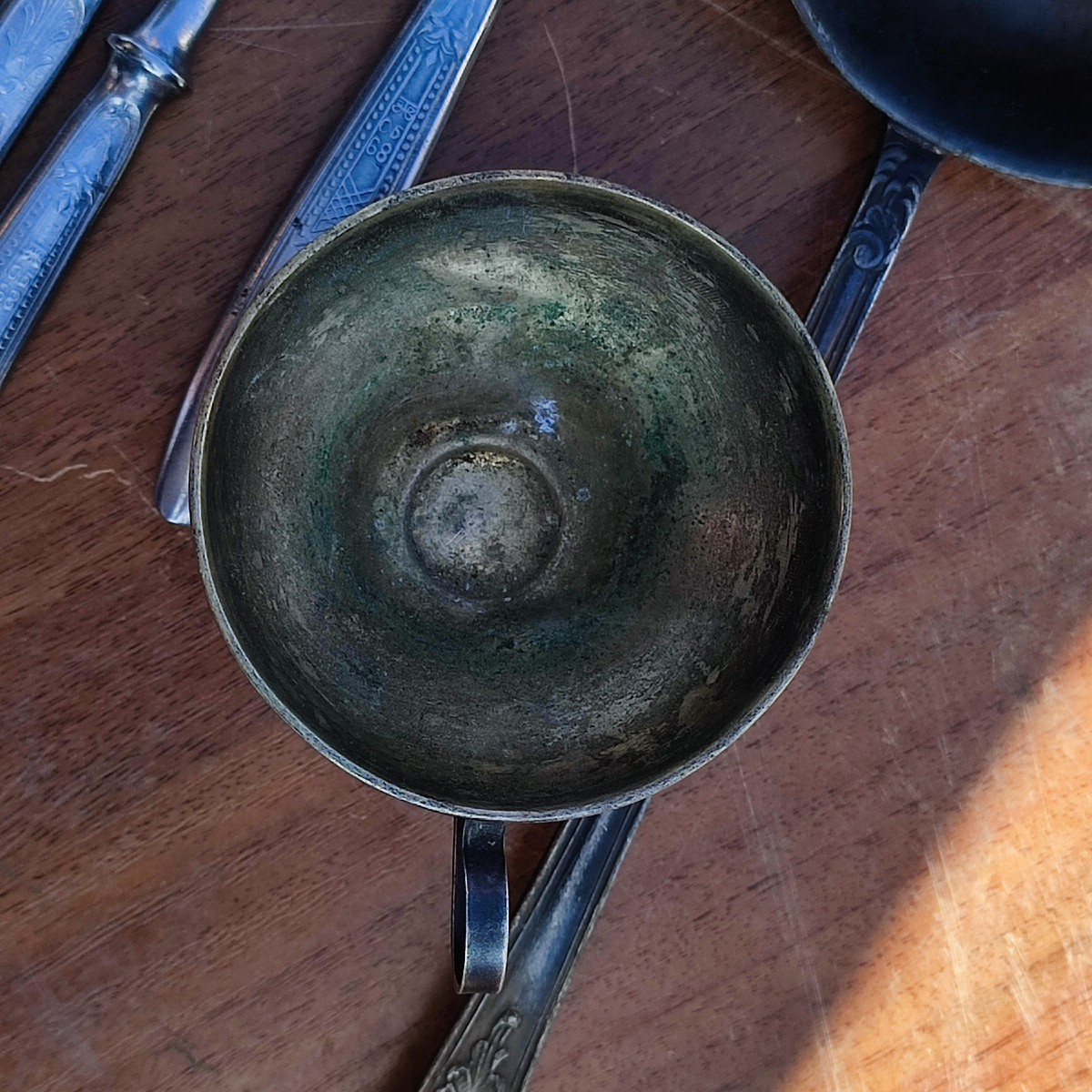 Внутри аж все позеленело, да еще и помятая