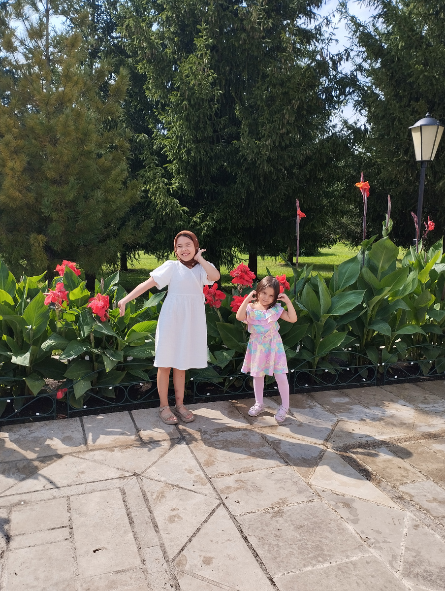 Мои два светлячка Малика и Мирабелла 