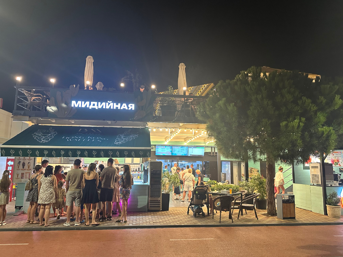 Стритфуд «Мидийная». Фото автора 