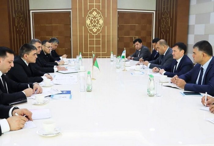 Встреча министров автомобильного и железнодорожного транспортов Туркменистана с министром транспорта Узбекистана, 6 августа, 2025 г., Аваза, Туркменистан (Фото: Министерство Транспорта Республики Узбекистан)
