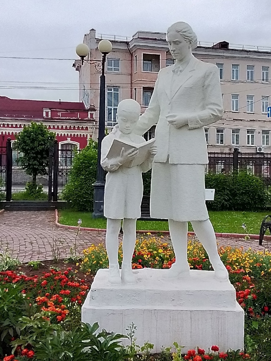 Фотография, чтобы в статье было хоть что-то красивое. Нижний Тагил, "Парк скульптуры Советского периода", 1950-е. Источник: https://vk.com/architect_socialism