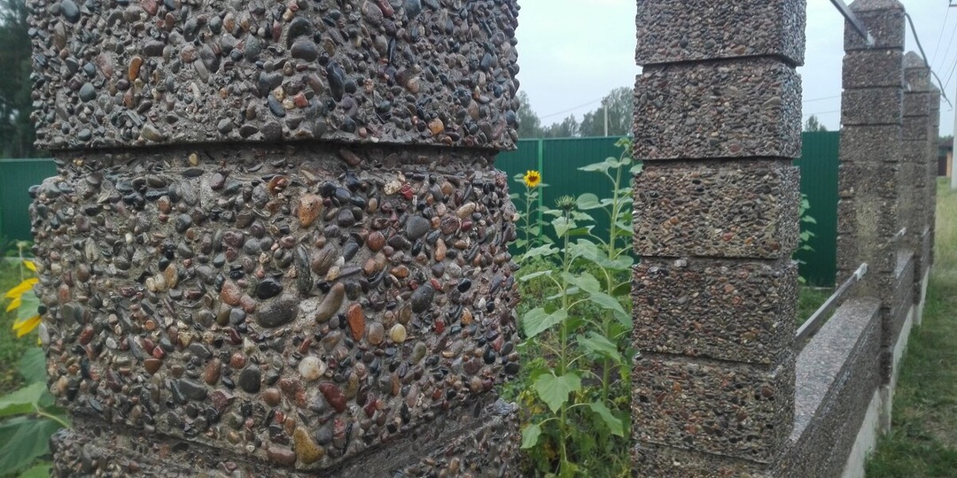 «Как обычный забор из профлиста превратился в дизайнерское решение с эффектом "мытый камень?