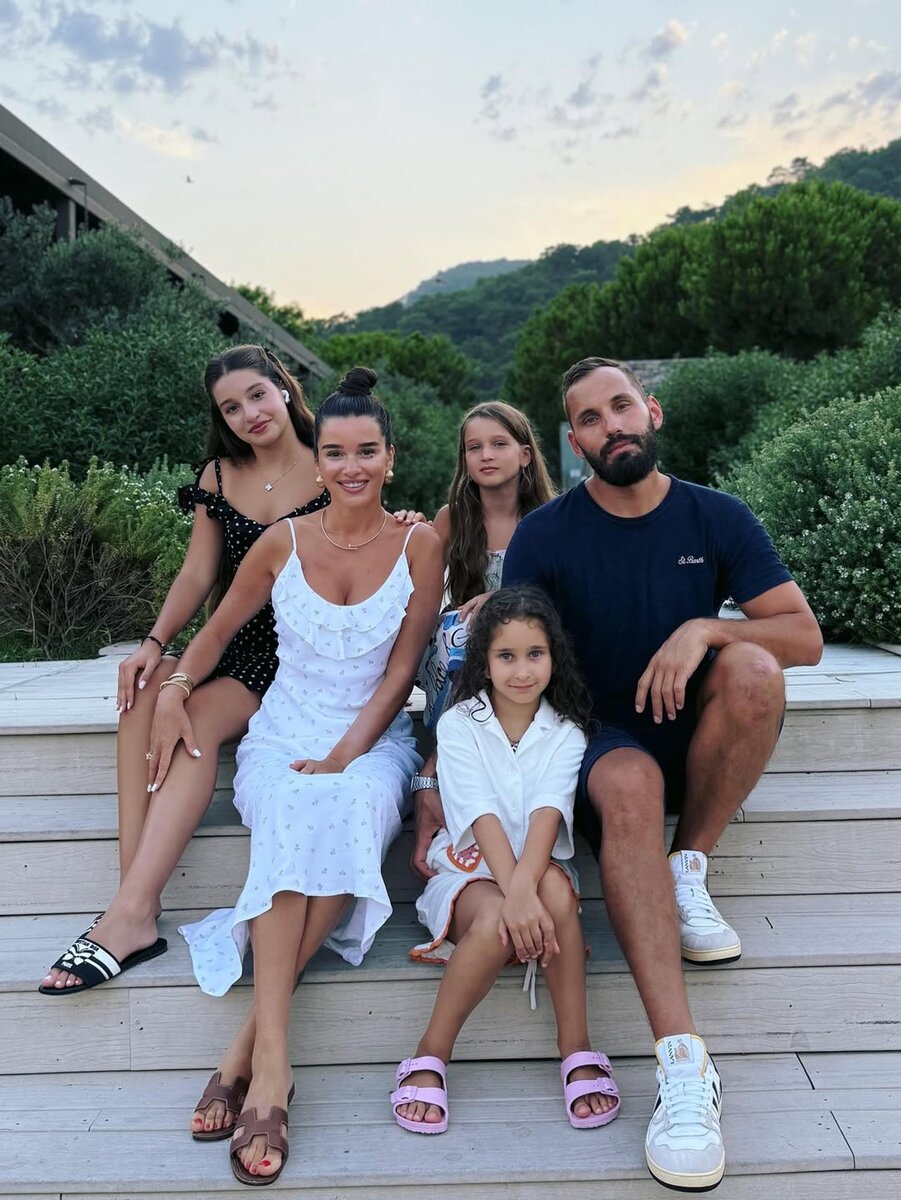   Ксения Бородина с семьёй. Фото: Инстаграм @borodylia (запрещён в РФ)