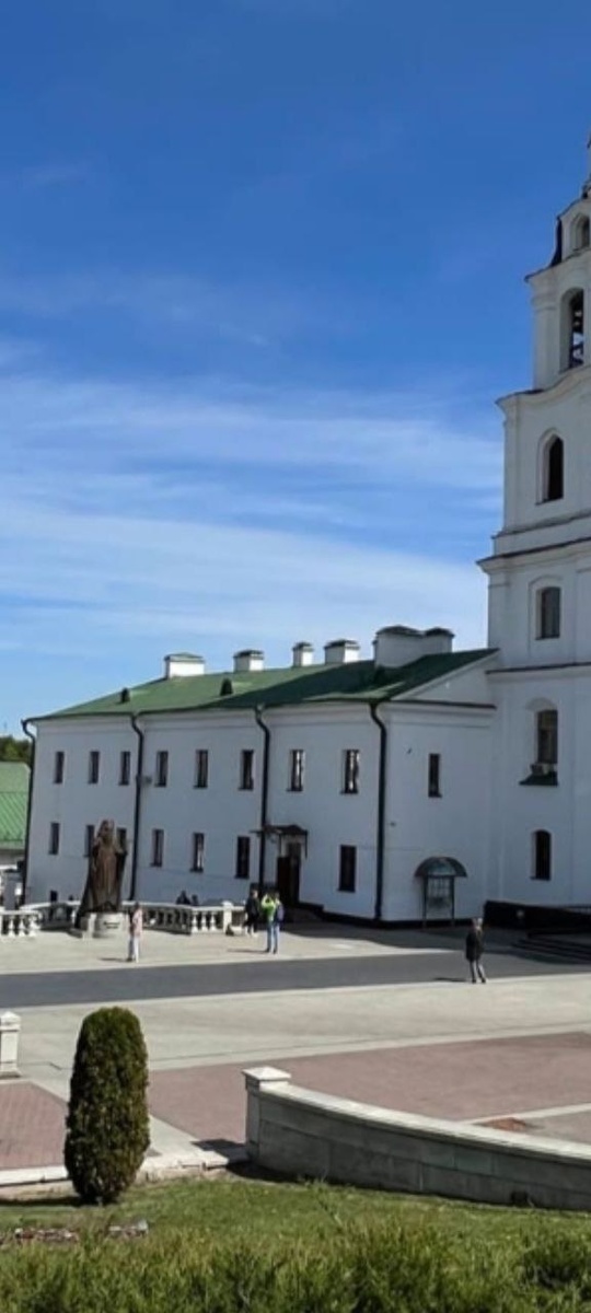 гуляя по улицам летнего Минска наслаждаемся конфетами, пряниками, зефирками, которые щедро предлагают местные кондитеры