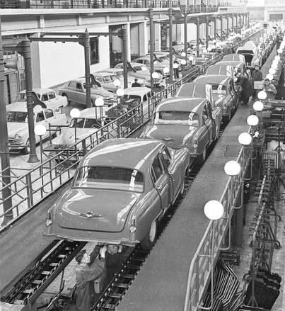    ВАСИЛИЙ ЕГОРОВ/ТАСС: Горьковский автозавод был построен за рекордный срок — 18 месяцев, а первый камень заложили в 1930 году