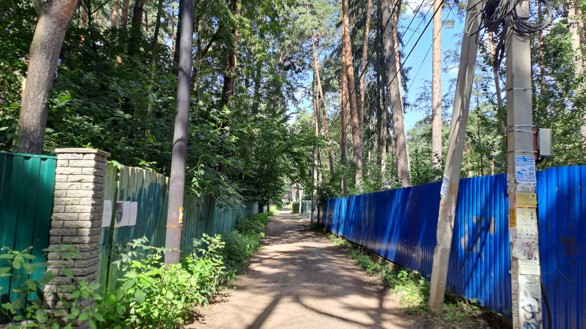 Проход на выход из дачного посёлка