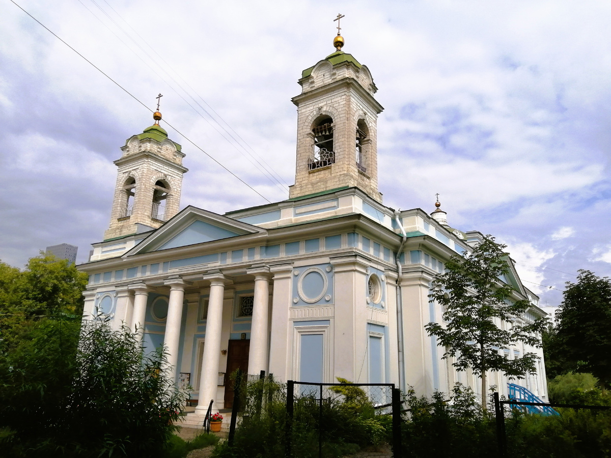 Церковь Сошествия Святого Духа на бывшем Лазаревском кладбище у м. Марьина роща