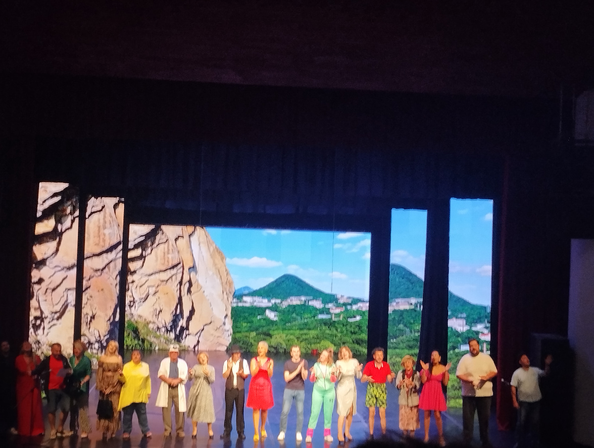 Самый близкий к нашему дому вид с горы Медовой на Железнлводск