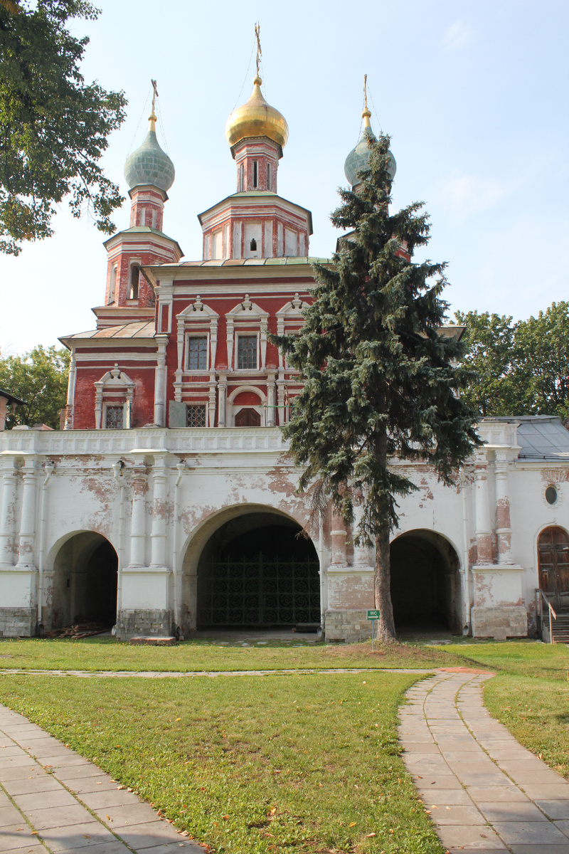 Преображенская церковь (Церковь Спаса Преображения) в Новодевичьем монастыре 