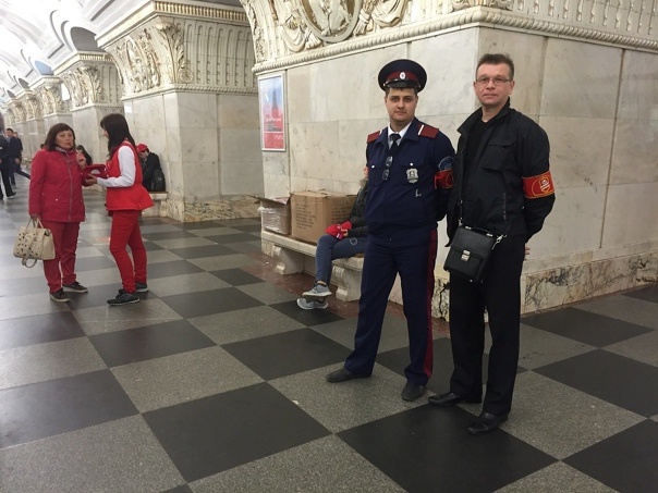 Ваш покорный слуга на заре своей дружинной деятельности в казачьей форме в 2016 году 