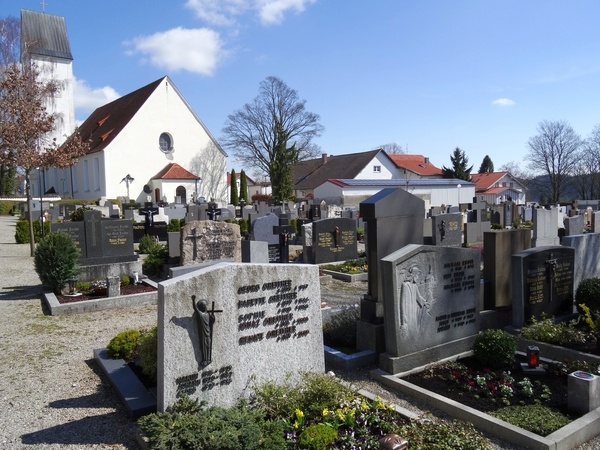 Памятники на кладбище г.Альтусрид. Бавария. Германия.