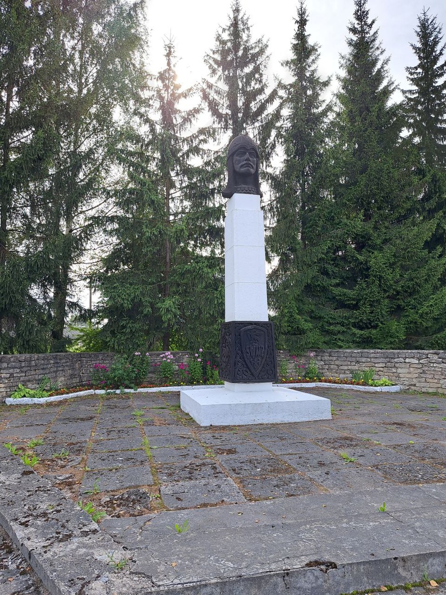 Памятник Александру Невскому, основателю города