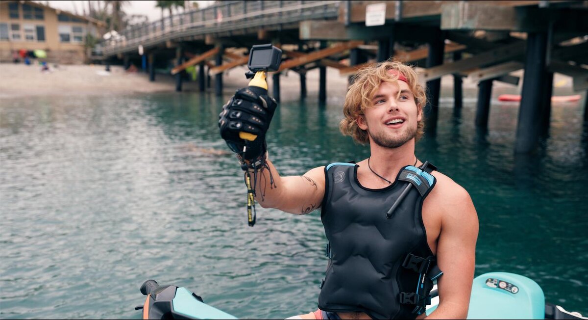 Кадр из фильма «Открытое море. Игра на выживание», 2023