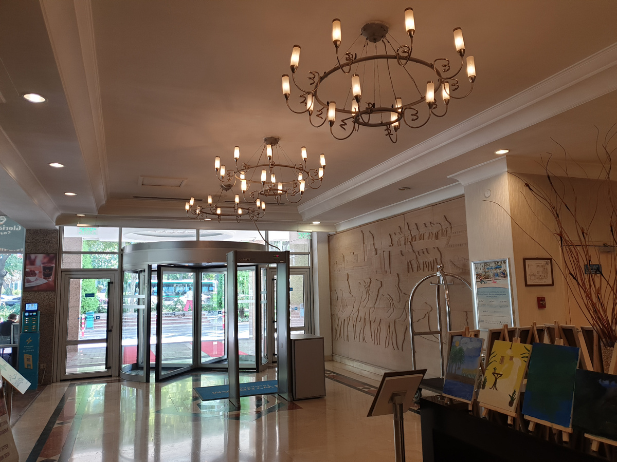 Входная группа отеля