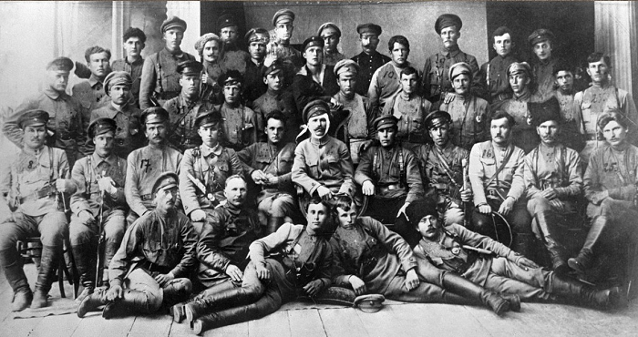 Чапаев с бойцами дивизии
