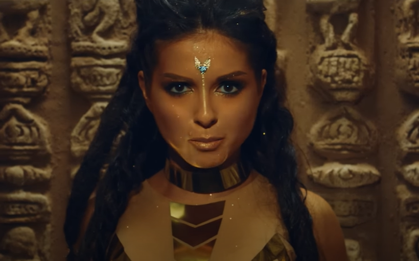    Певица Нюша. Фото: скриншот клипа на песню «Где ты, там я»