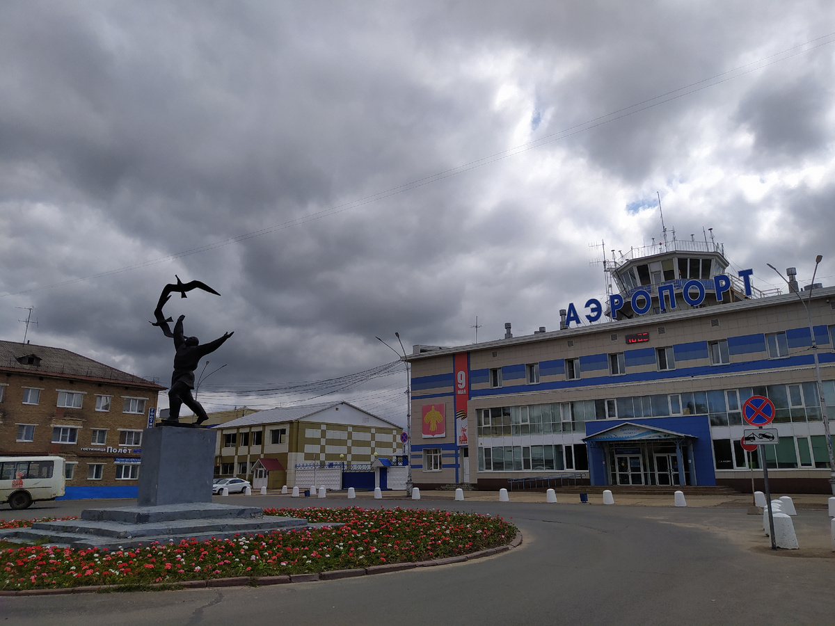 Фигурка мальчика символизирует желание народа коми развиваться, осваивать новое